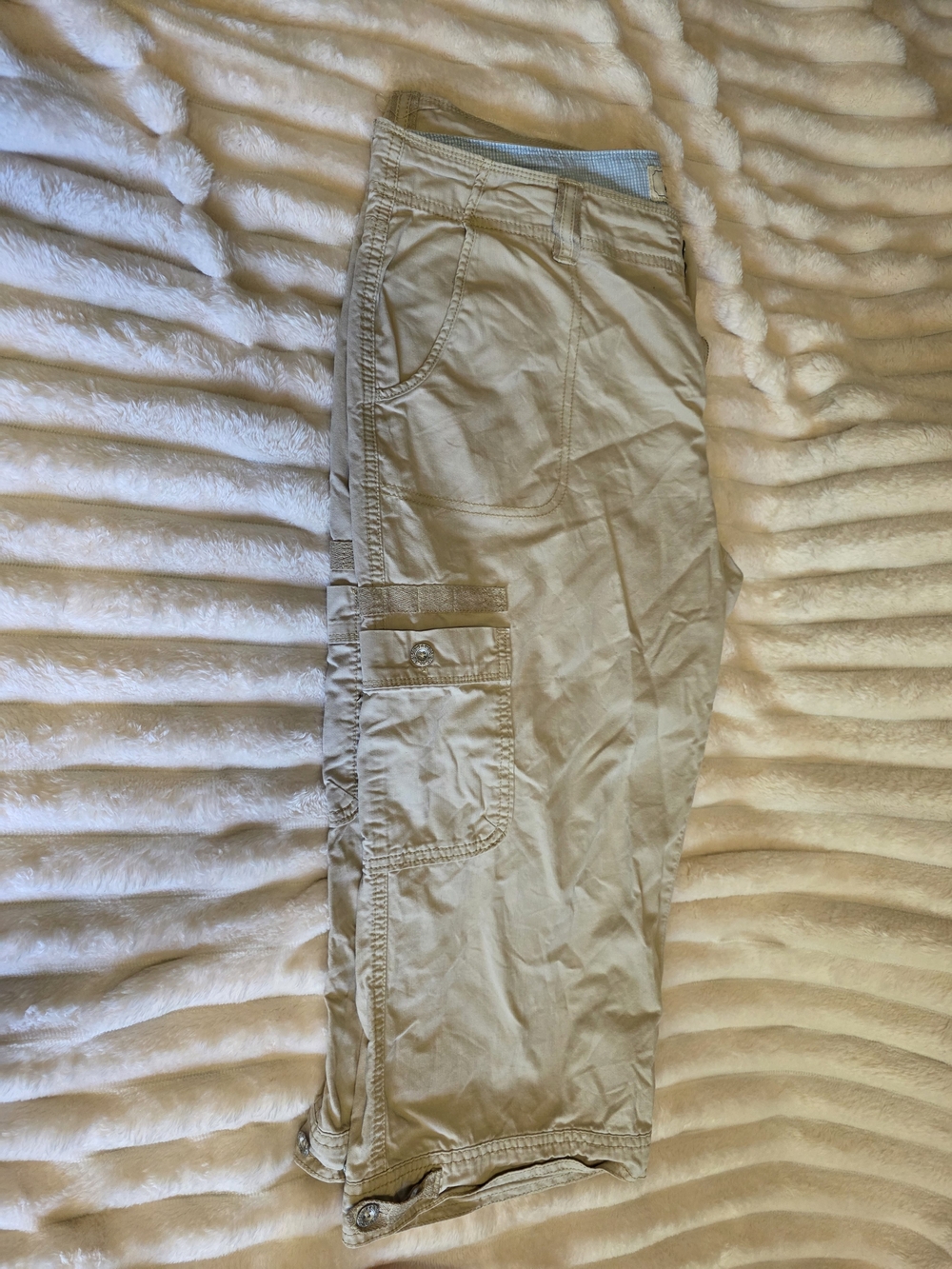 Levi's Women's Beige/Tan Capris with Cargo Pockets